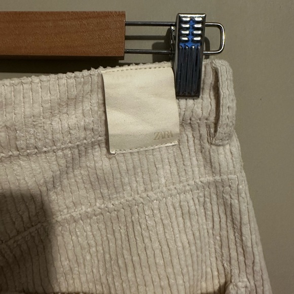 Zara White Corduroy Jeans - Picture 4 of 5